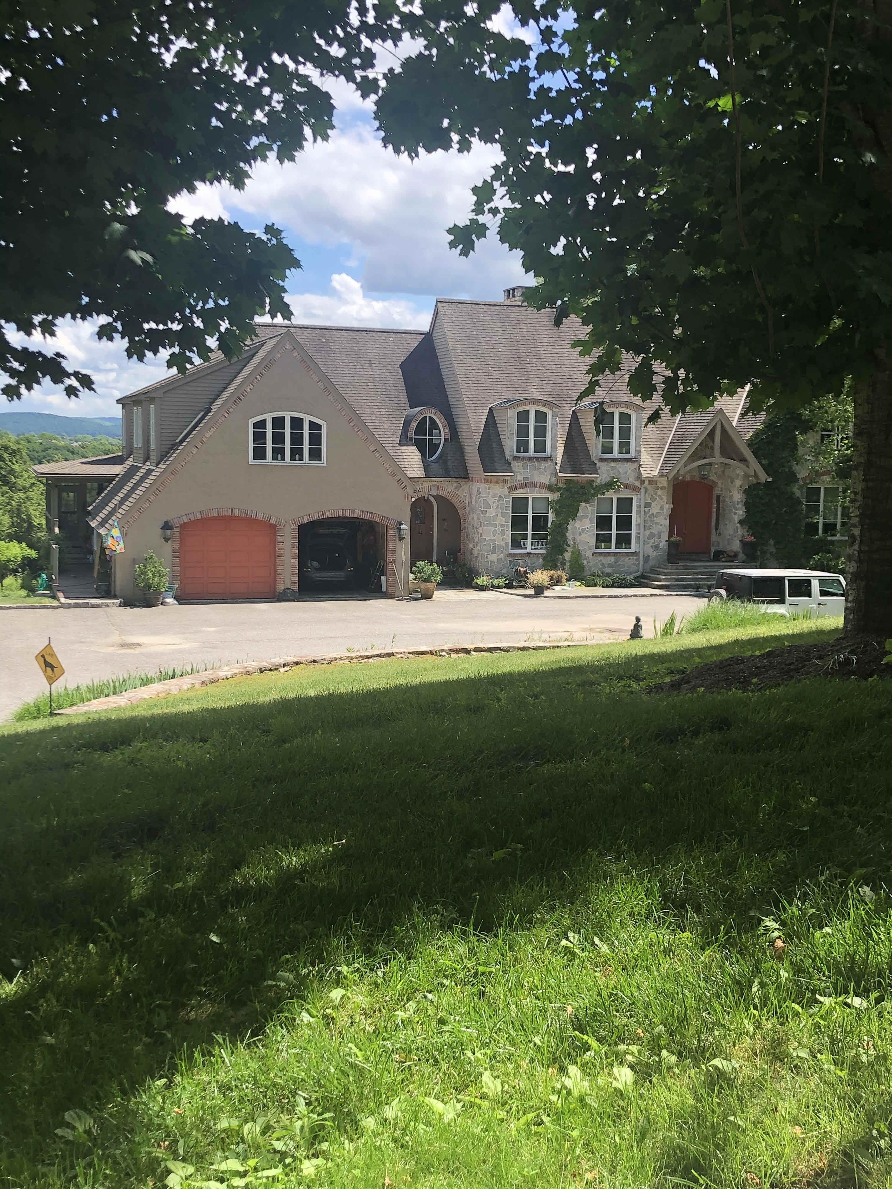 Building photograph for 6 SPRUCE DRIVE